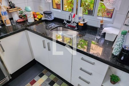 Casa à venda com 168m², 3 quartos e 4 vagas Casa à venda com 168m², 3 quartos e 4 vagasCozinha