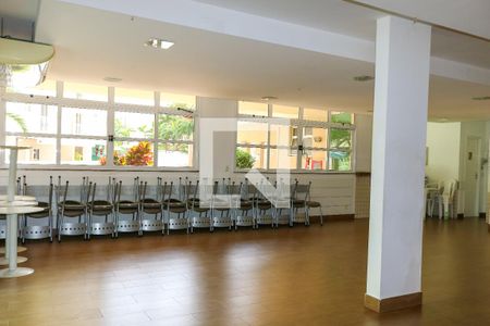 Apartamento à venda com 70m², 3 quartos e 1 vaga Apartamento à venda com 70m², 3 quartos e 1 vagaÁrea comum - Salão de festas