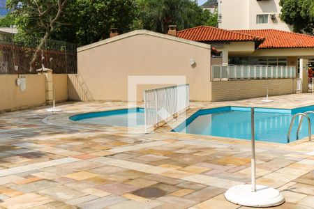 Apartamento à venda com 70m², 3 quartos e 1 vaga Apartamento à venda com 70m², 3 quartos e 1 vagaÁrea comum - Piscina