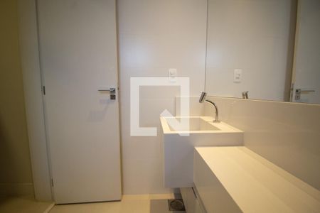 Casa de condomínio à venda com 460m², 5 quartos e 4 vagasBanheiro da Suíte 5