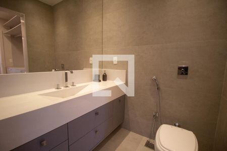 Casa de condomínio à venda com 460m², 5 quartos e 4 vagasBanheiro da Suíte 1