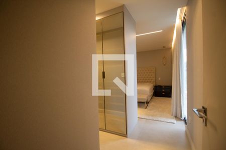 Casa de condomínio à venda com 460m², 5 quartos e 4 vagasSuíte 4