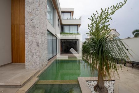 Casa de condomínio à venda com 460m², 5 quartos e 4 vagasQuintal