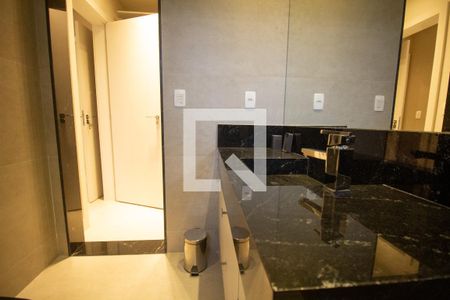 Casa de condomínio à venda com 460m², 5 quartos e 4 vagasBanheiro da Suíte 2