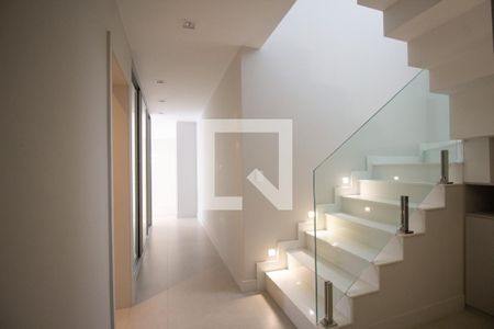 Casa de condomínio à venda com 460m², 5 quartos e 4 vagasHall dos Quartos