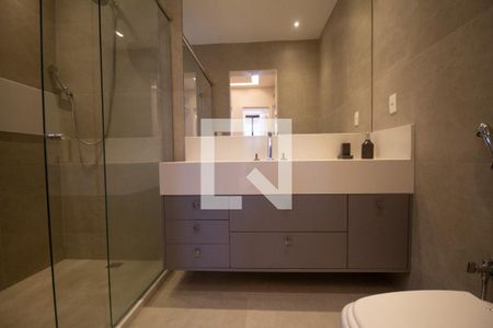 Casa de condomínio à venda com 460m², 5 quartos e 4 vagasBanheiro da Suíte 1