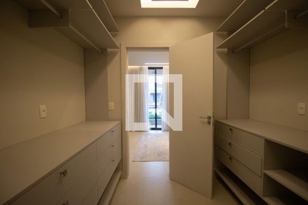 Casa de condomínio à venda com 460m², 5 quartos e 4 vagasCloset da Suíte 1