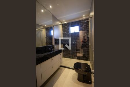 Casa de condomínio à venda com 460m², 5 quartos e 4 vagasBanheiro da Suíte 2