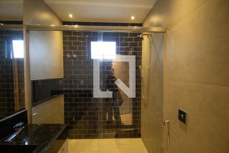 Casa de condomínio à venda com 460m², 5 quartos e 4 vagasBanheiro da Suíte 2