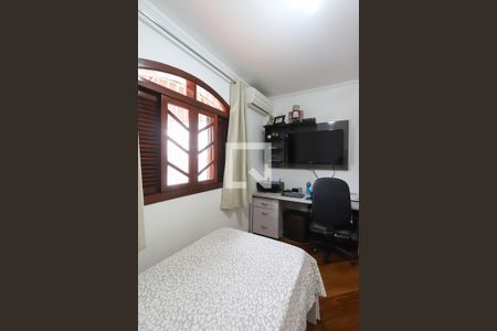 Casa à venda com 198m², 3 quartos e 5 vagasQuarto 2