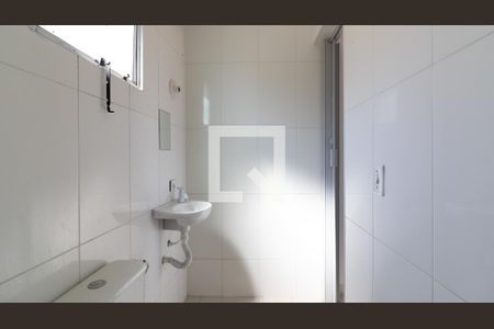 Casa de condomínio para alugar com 75m², 2 quartos e 1 vaga Casa de condomínio para alugar com 75m², 2 quartos e 1 vagaBanheiro da Suíte 1