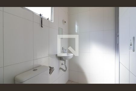 Casa de condomínio para alugar com 75m², 2 quartos e 1 vaga Casa de condomínio para alugar com 75m², 2 quartos e 1 vagaBanheiro da Suíte 1