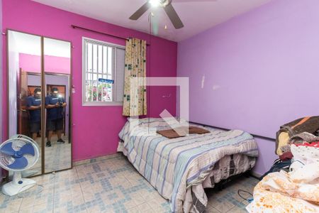 Quarto 1 de casa à venda com 2 quartos, 70m² em Vila Carmosina, São Paulo