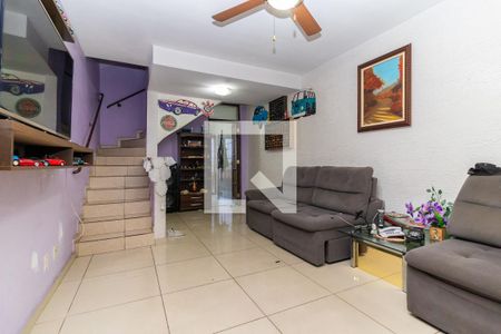 Sala de casa à venda com 2 quartos, 70m² em Vila Carmosina, São Paulo
