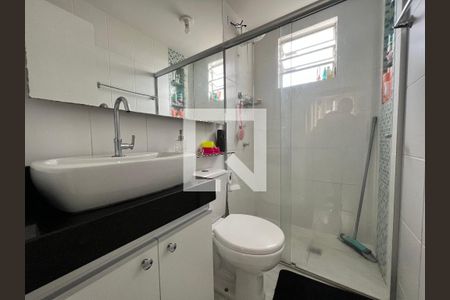 Banheiro de apartamento para alugar com 2 quartos, 45m² em Cabral, Contagem