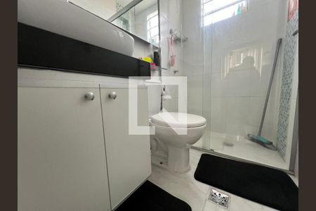 Banheiro de apartamento para alugar com 2 quartos, 45m² em Cabral, Contagem