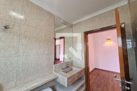 Casa à venda com 408m², 6 quartos e 2 vagasBanheiro da Suíte