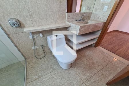 Casa à venda com 408m², 6 quartos e 2 vagasBanheiro da Suíte