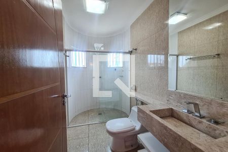 Casa à venda com 408m², 6 quartos e 2 vagasBanheiro da Suíte