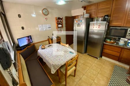 Apartamento à venda com 159m², 3 quartos e sem vagaCozinha