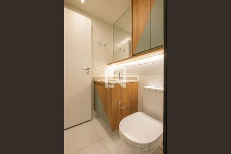 banheiro de kitnet/studio para alugar com 1 quarto, 25m² em Sumarezinho, São Paulo