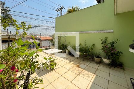 Casa à venda com 160m², 2 quartos e 1 vaga Casa à venda com 160m², 2 quartos e 1 vagaVaranda