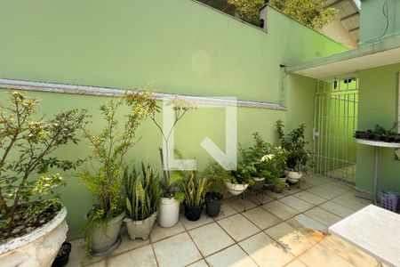 Casa à venda com 160m², 2 quartos e 1 vaga Casa à venda com 160m², 2 quartos e 1 vagaVaranda