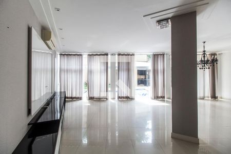 Sala de TV de casa de condomínio à venda com 4 quartos, 400m² em Alphaville, Santana de Parnaíba