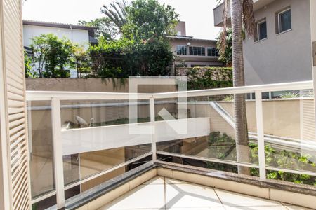 Casa de condomínio à venda com 400m², 4 quartos e 6 vagasVaranda