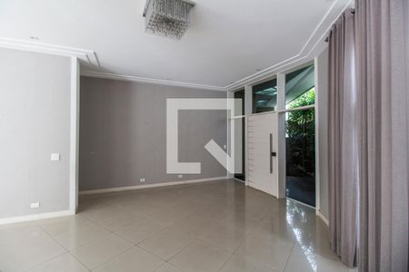 Sala de TV de casa de condomínio à venda com 4 quartos, 400m² em Alphaville, Santana de Parnaíba