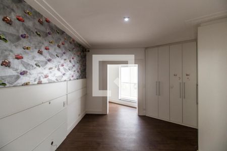 Casa de condomínio à venda com 400m², 4 quartos e 6 vagasSuíte 2