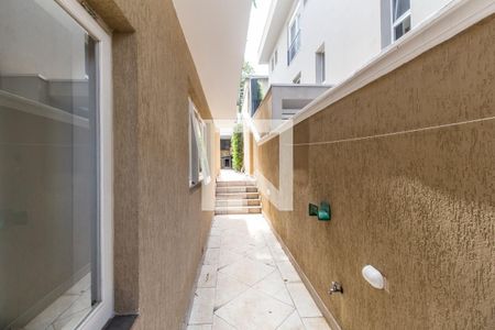 Casa de condomínio à venda com 400m², 4 quartos e 6 vagasCorredor