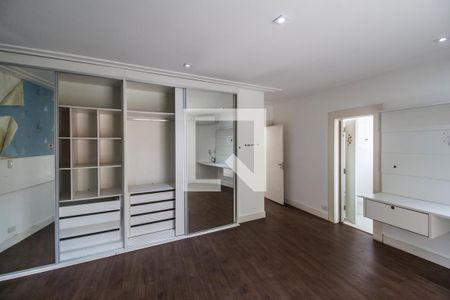 Casa de condomínio à venda com 400m², 4 quartos e 6 vagasSuíte 3