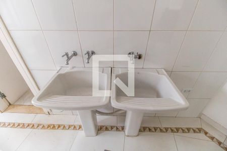 Casa de condomínio à venda com 400m², 4 quartos e 6 vagasDetalhe da area de serviço