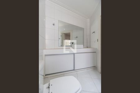 Casa de condomínio à venda com 400m², 4 quartos e 6 vagasBanheiro da Suíte 2