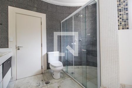 Casa de condomínio à venda com 400m², 4 quartos e 6 vagasBanheiro da Suíte da master