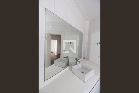 Casa de condomínio à venda com 400m², 4 quartos e 6 vagasBanheiro da Suíte 2