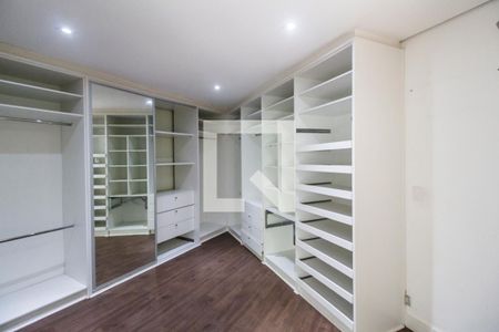Casa de condomínio à venda com 400m², 4 quartos e 6 vagasCloset