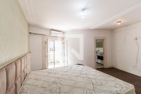 Casa de condomínio à venda com 400m², 4 quartos e 6 vagasSuíte master