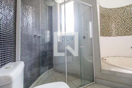 Casa de condomínio à venda com 400m², 4 quartos e 6 vagasBanheiro da Suíte da master