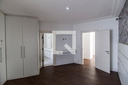 Casa de condomínio à venda com 400m², 4 quartos e 6 vagasSuíte 2