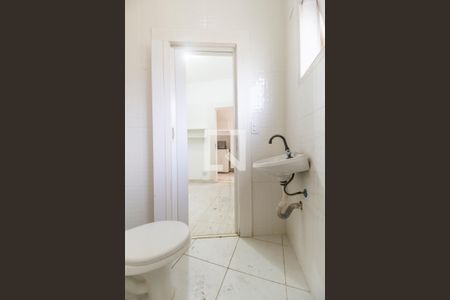 Casa de condomínio à venda com 400m², 4 quartos e 6 vagasBanheiro de serviço