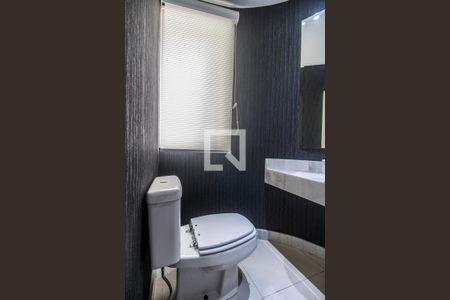 Casa de condomínio à venda com 400m², 4 quartos e 6 vagasLavabo