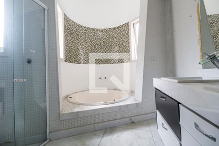 Casa de condomínio à venda com 400m², 4 quartos e 6 vagasBanheiro da Suíte da master