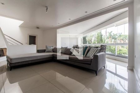 Casa de condomínio à venda com 400m², 4 quartos e 6 vagasSala de TV