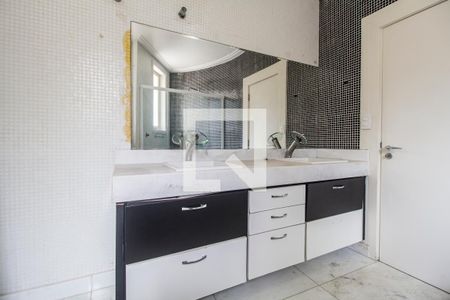 Casa de condomínio à venda com 400m², 4 quartos e 6 vagasBanheiro da Suíte da master