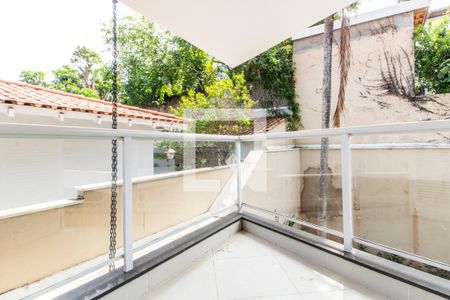 Casa de condomínio à venda com 400m², 4 quartos e 6 vagasVaranda