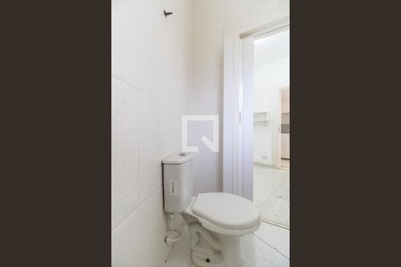 Casa de condomínio à venda com 400m², 4 quartos e 6 vagasBanheiro de serviço