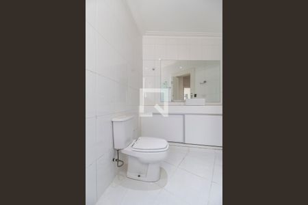 Casa de condomínio à venda com 400m², 4 quartos e 6 vagasBanheiro da Suíte 2