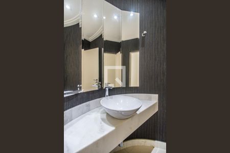 Casa de condomínio à venda com 400m², 4 quartos e 6 vagasLavabo